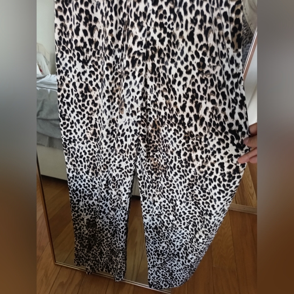 Calvin Klein sleeveless animal print jump suit. Size 4 - Picture 4 of 10